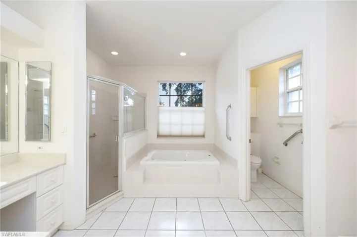 11223  Phoenix  WAY, Naples, FL 34119