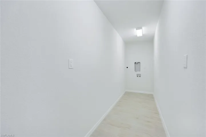 laundry area/lavanderia