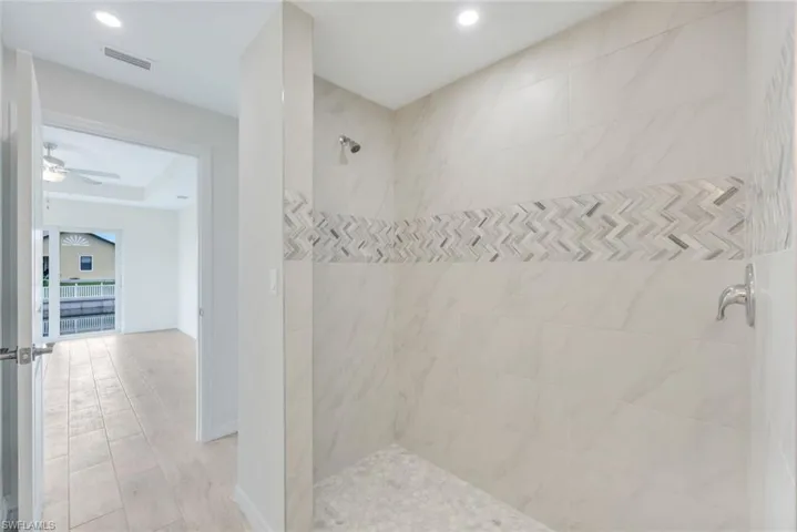 owner's ensuite bath/bano principal