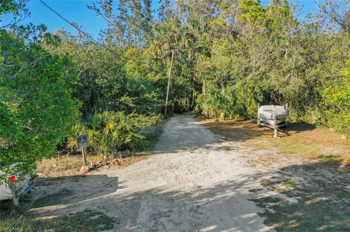 View of front yard and driveway