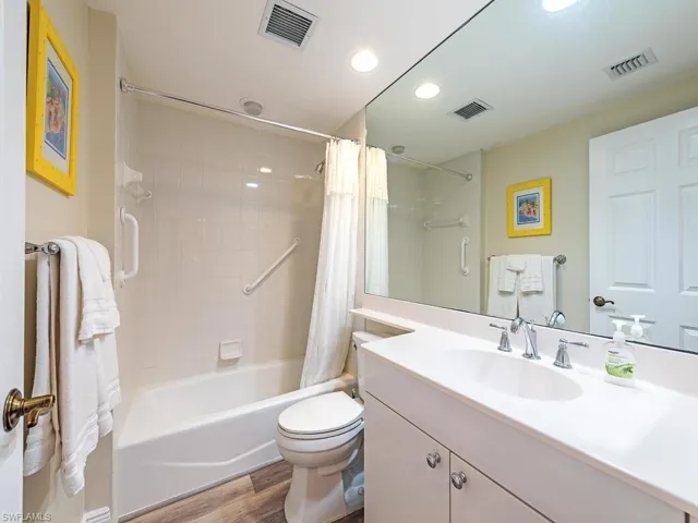 420  Cove Tower  DR, Naples, FL 34110