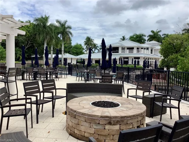 420  Cove Tower  DR, Naples, FL 34110