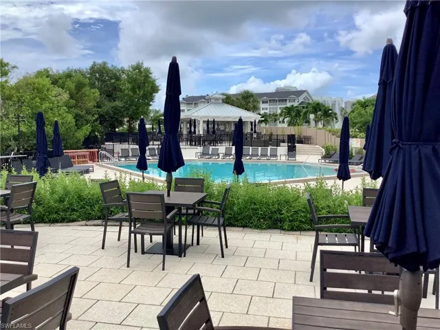 420  Cove Tower  DR, Naples, FL 34110