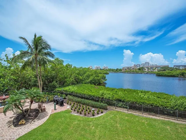 420  Cove Tower  DR, Naples, FL 34110