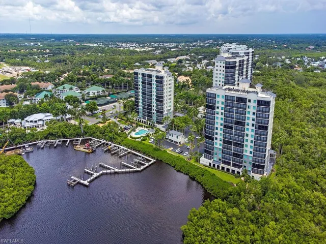 420  Cove Tower  DR, Naples, FL 34110
