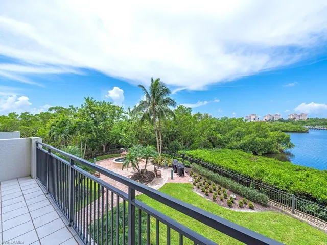 420  Cove Tower  DR, Naples, FL 34110