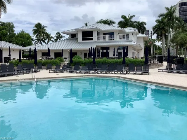 420  Cove Tower  DR, Naples, FL 34110