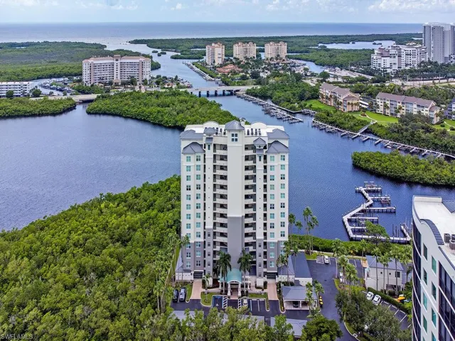 420  Cove Tower  DR, Naples, FL 34110