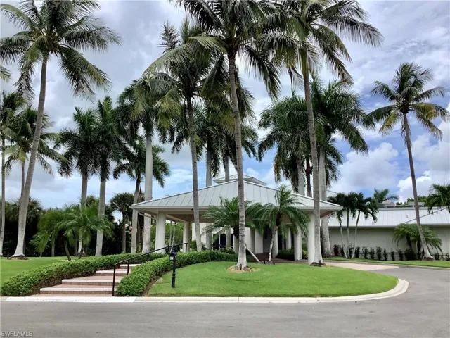 420  Cove Tower  DR, Naples, FL 34110