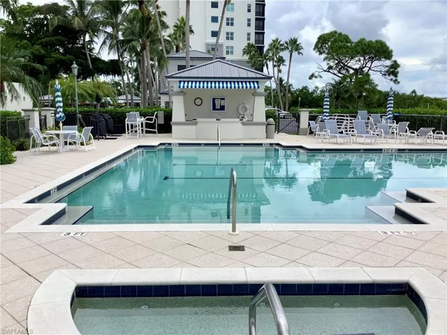 420  Cove Tower  DR, Naples, FL 34110