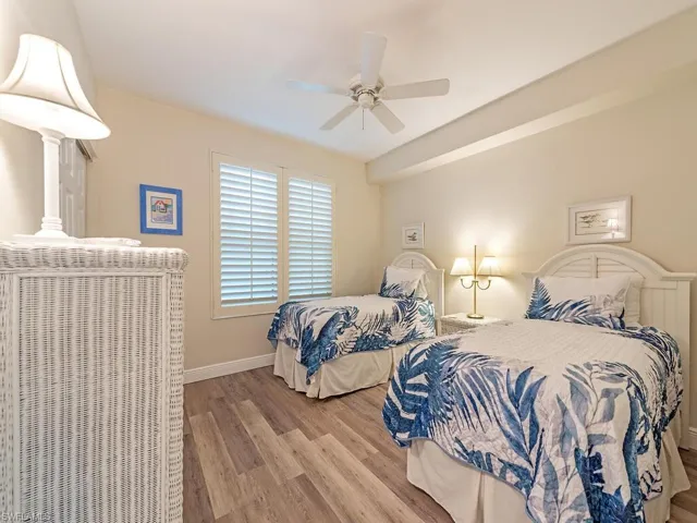 420  Cove Tower  DR, Naples, FL 34110