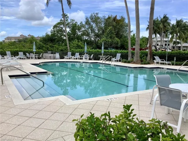 420  Cove Tower  DR, Naples, FL 34110