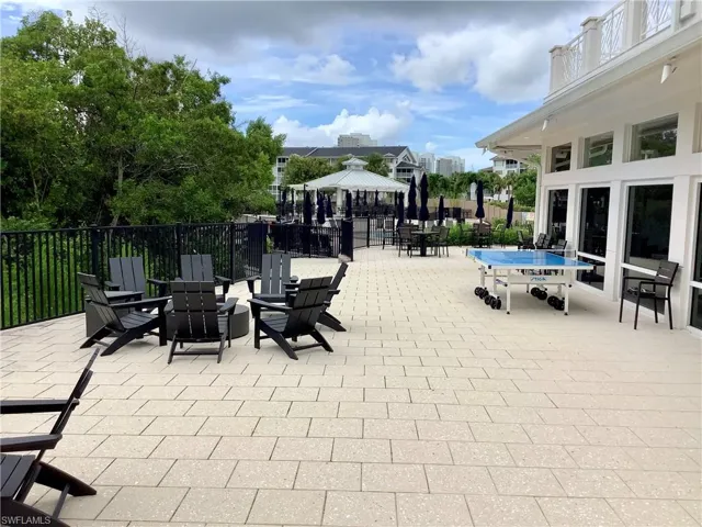 420  Cove Tower  DR, Naples, FL 34110