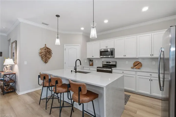 9396 Glenforest Dr, Naples, Florida 34120