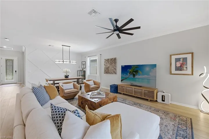 9396 Glenforest Dr, Naples, Florida 34120