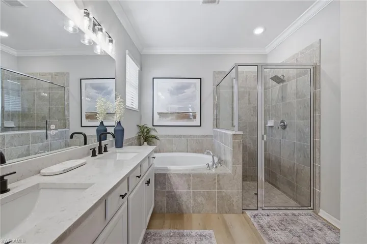 9396 Glenforest Dr, Naples, Florida 34120