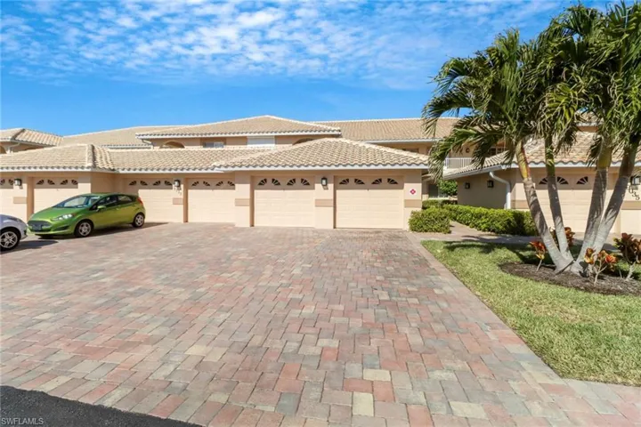 9035  Michael  CIR, Naples, FL 34113