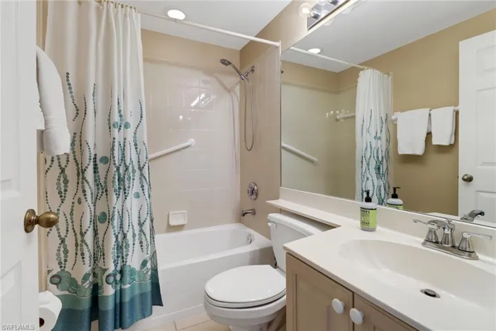 9035  Michael  CIR, Naples, FL 34113