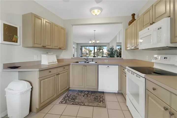 9035  Michael  CIR, Naples, FL 34113