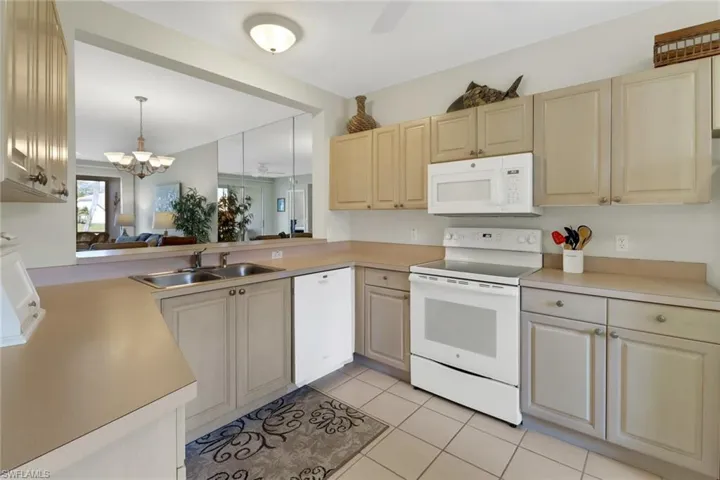 9035  Michael  CIR, Naples, FL 34113