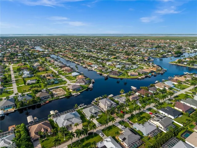 The canals are waiting for you to explore