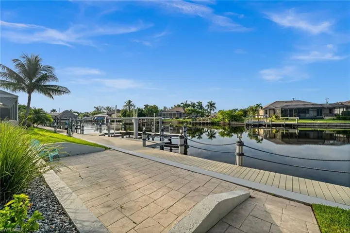 Extra seating area at the dock, perfect to sunbathe or relax while enjoying the beautiful sunrises and sunsets
