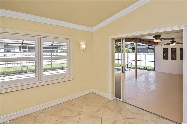 Living Room to Lanai