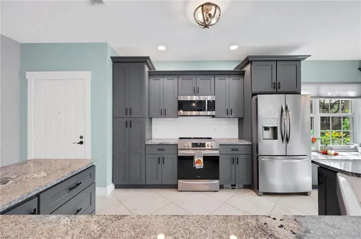 14600  Glen Cove  DR, Fort Myers, FL 33919
