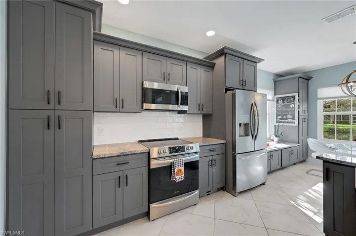 14600  Glen Cove  DR, Fort Myers, FL 33919