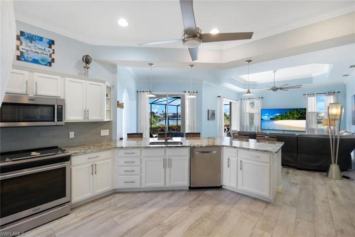 KITCHEN WITH CANAL VIEW