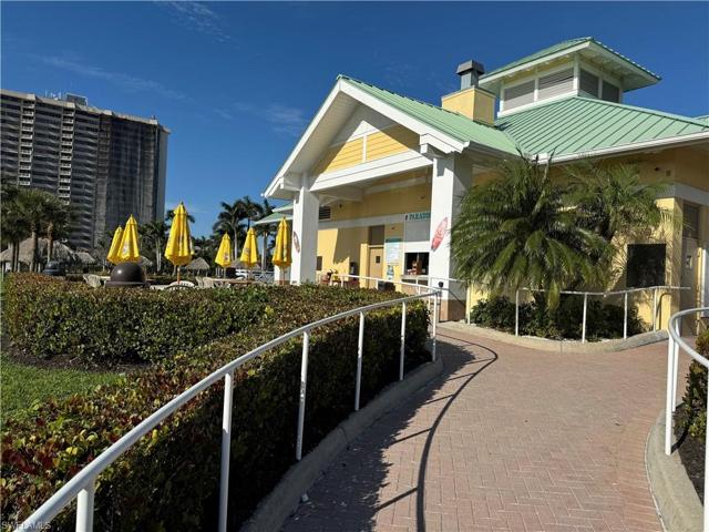 RESIDENTS BEACH PARADISE GRILL