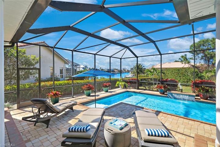 POOL UMBRELLA UP