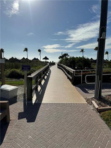 RESIDENTS BEACH BOARDWALK