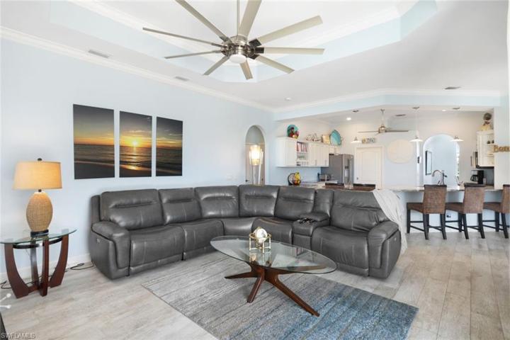 GREAT ROOM TO KITCHEN