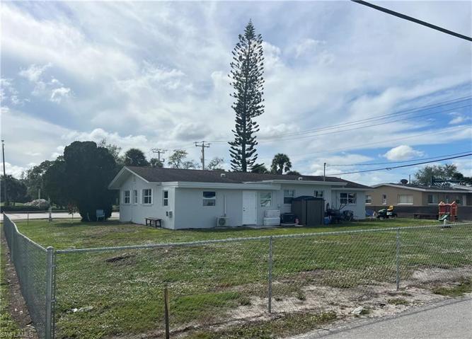 4375 Golden Gate PKWY, NAPLES FL 34116
