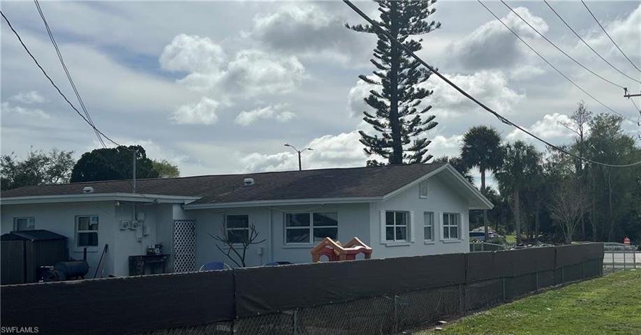 4375 Golden Gate PKWY, NAPLES FL 34116