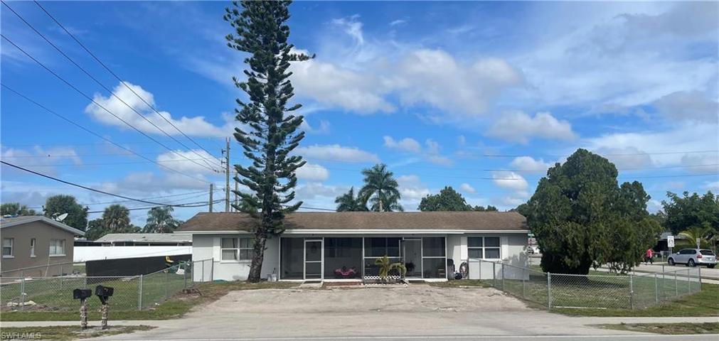 4375 Golden Gate PKWY, NAPLES FL 34116