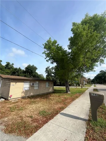 1748  Woodward  AVE, North Fort Myers, FL 33903