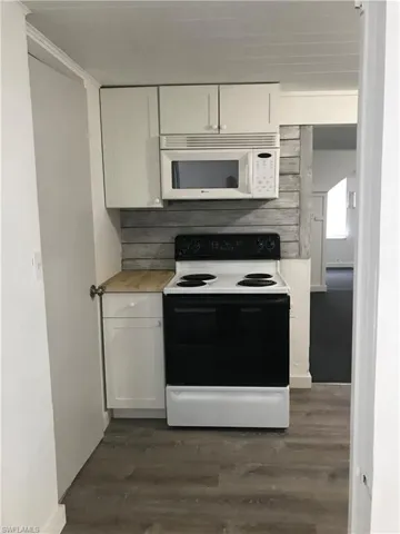 1748  Woodward  AVE, North Fort Myers, FL 33903