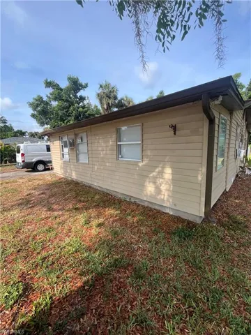 1748  Woodward  AVE, North Fort Myers, FL 33903