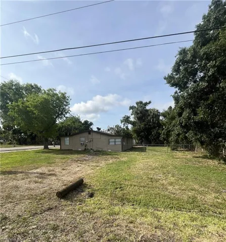 1748  Woodward  AVE, North Fort Myers, FL 33903