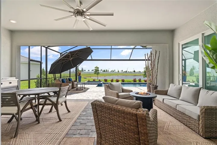 Sunroom with ceiling fan