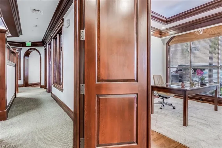 599 Tamiami Trl N 101, Naples, Florida 34102
