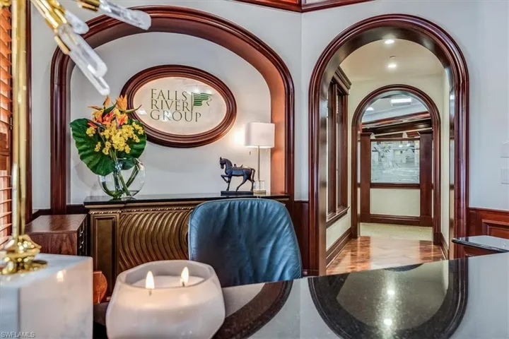 599 Tamiami Trl N 101, Naples, Florida 34102