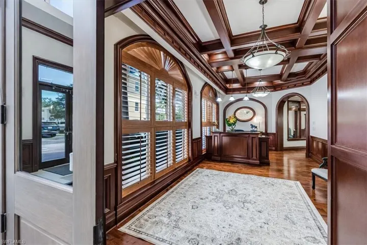 599 Tamiami Trl N 101, Naples, Florida 34102