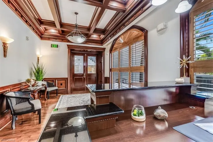 599 Tamiami Trl N 101, Naples, Florida 34102