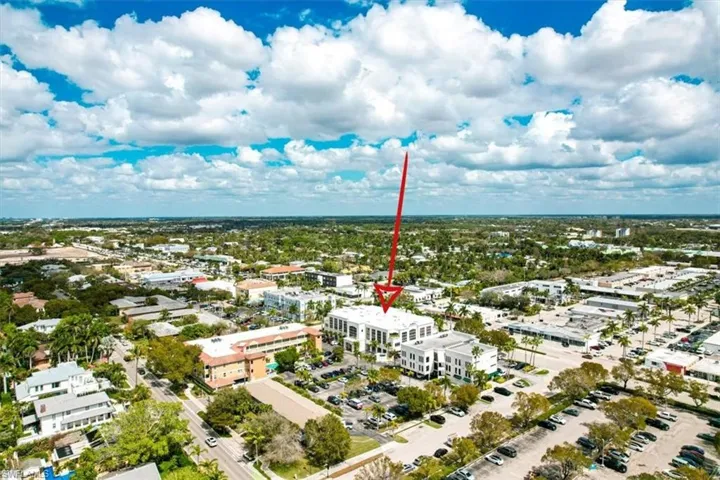 599 Tamiami Trl N 101, Naples, Florida 34102