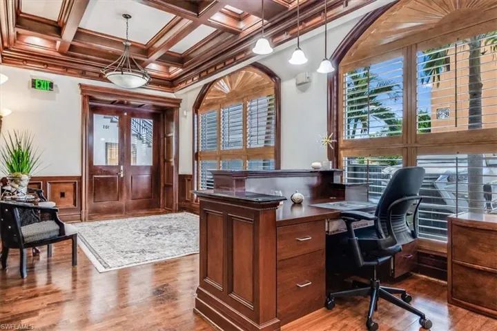 599 Tamiami Trl N 101, Naples, Florida 34102