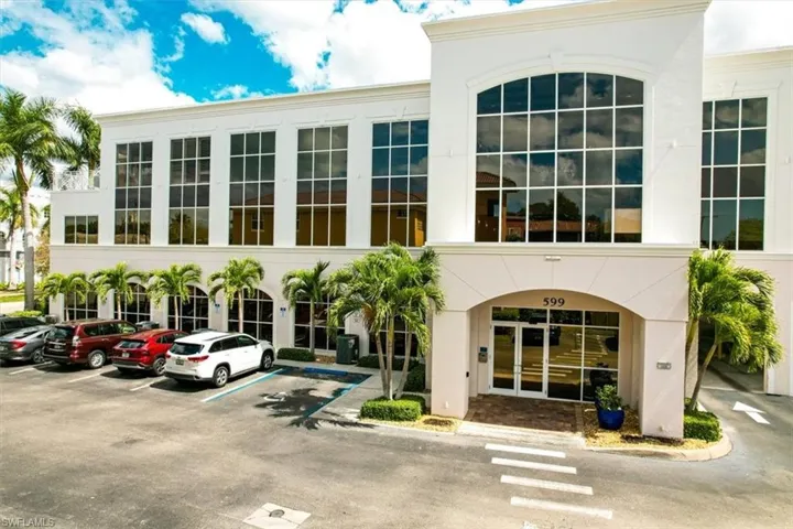 599 Tamiami Trl N 101, Naples, Florida 34102