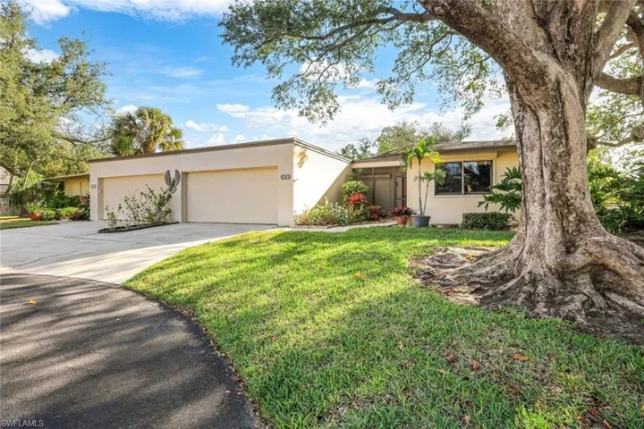 Beautiful Live Oaks all over this beautiful neighborhood, in the center of town!  Wyldewood Lakes of Whiskey Creek is highly sought after!